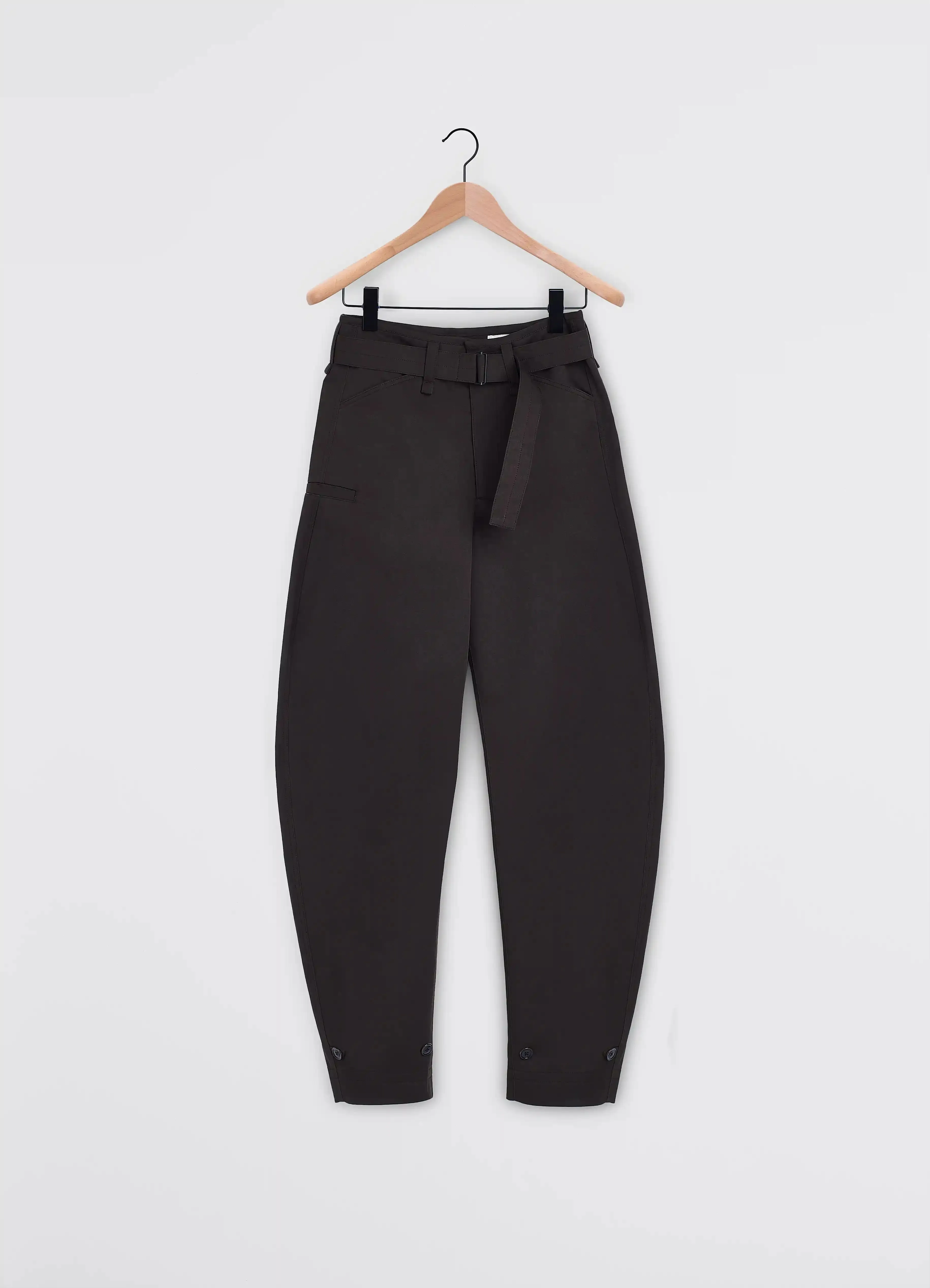 BELTED TAPERED PANTS