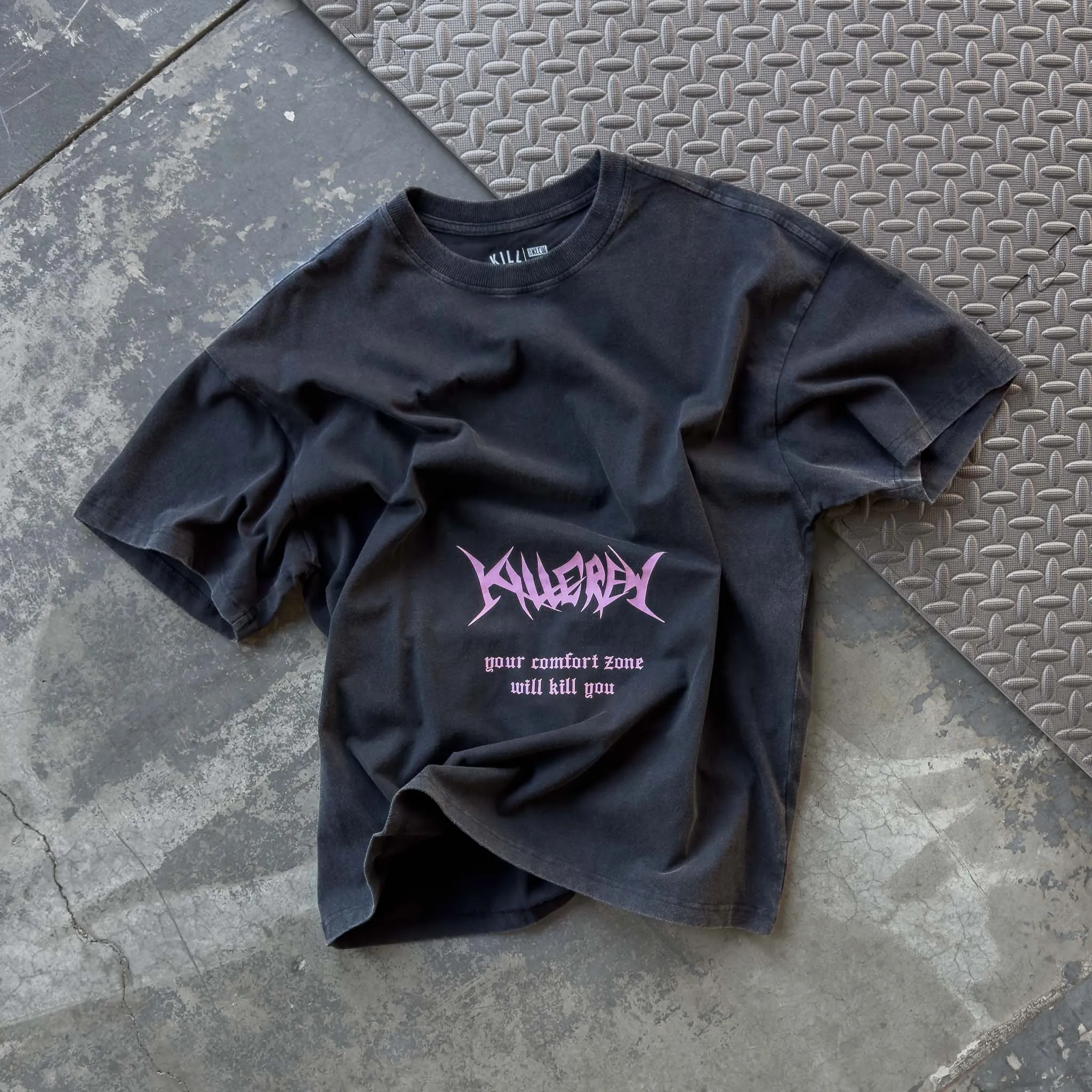 RELAXED FIT "COMFORT ZONE" T-SHIRT - BLACK / PINK