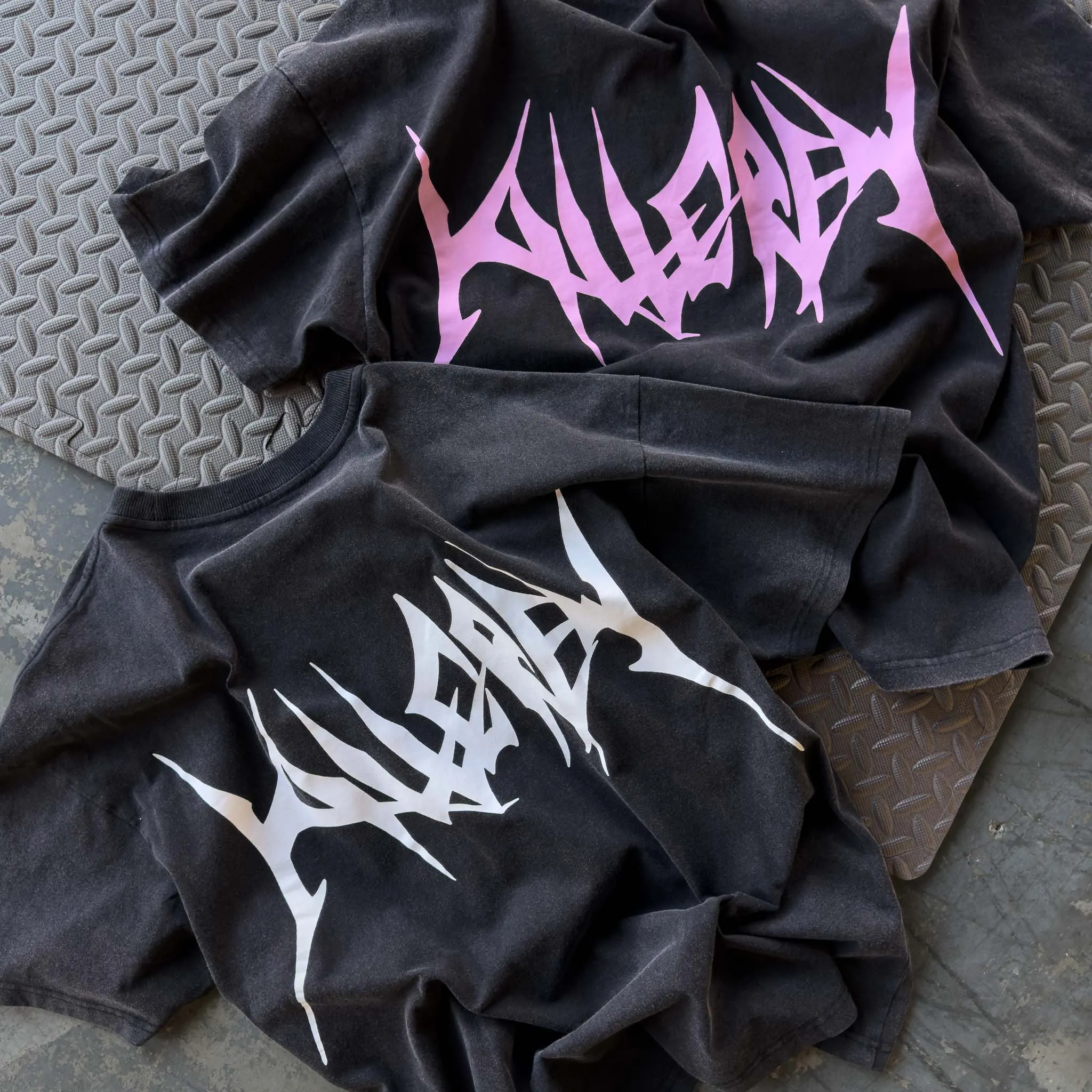 RELAXED FIT "COMFORT ZONE" T-SHIRT - BLACK / PINK